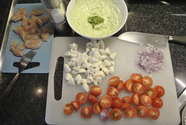 Pasta met kip, mozzarella en tomaat