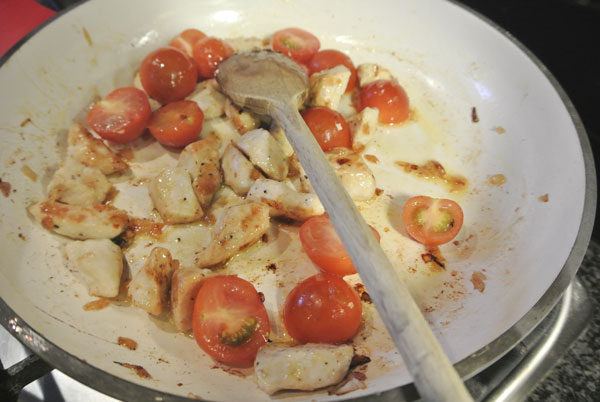 Pasta met kip, mozzarella en tomaat