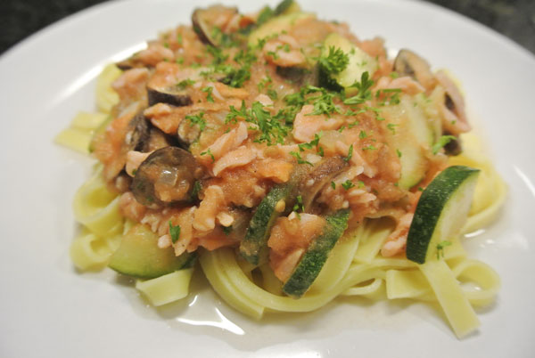 Pasta met zalm en tomaat