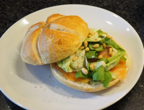 LUNCHTIP: Broodje gerookte zalm met basilicum aïoli