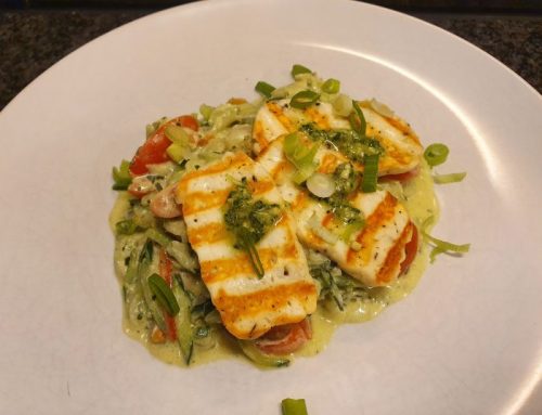 Courgettipasta met gegrilde halloumi